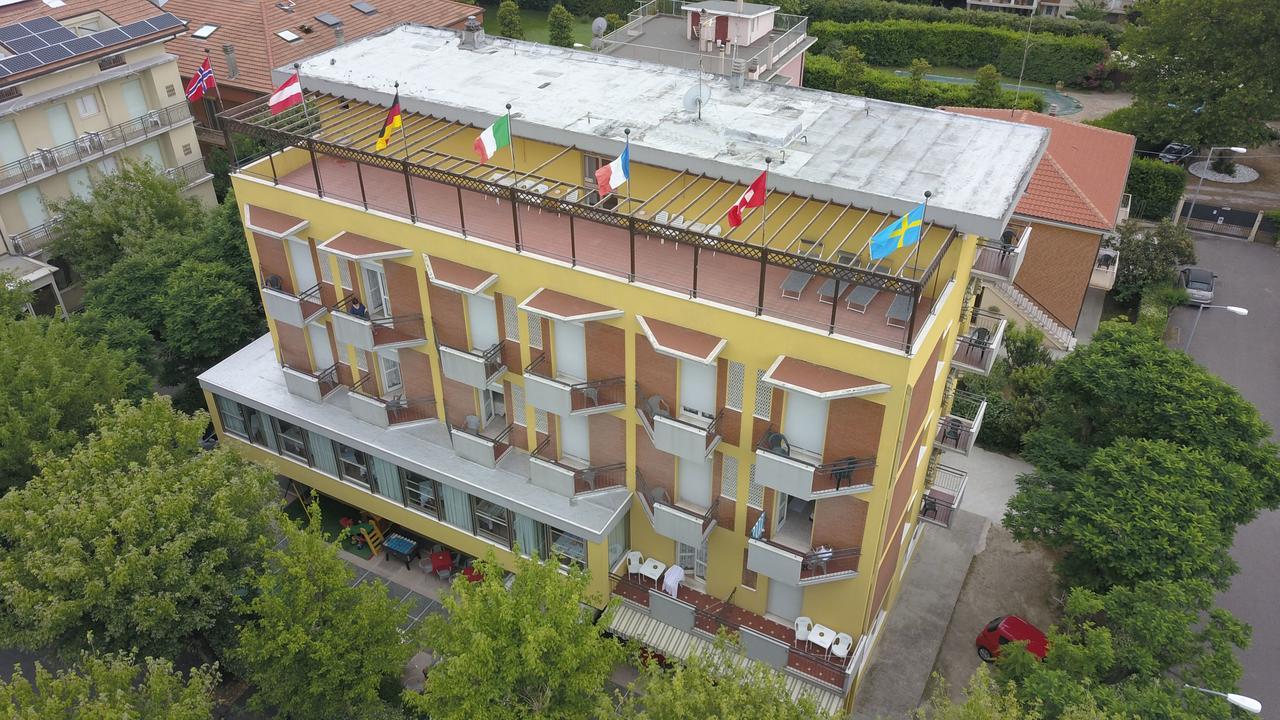 Hotel Betulla リミニ エクステリア 写真